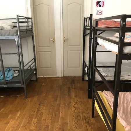 Hostal East End