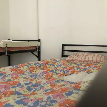 Hostal East End *