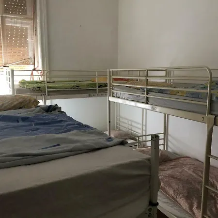 Hostal East End