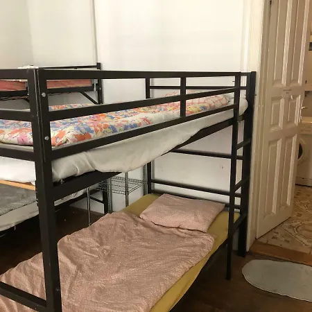 Hostal East End *